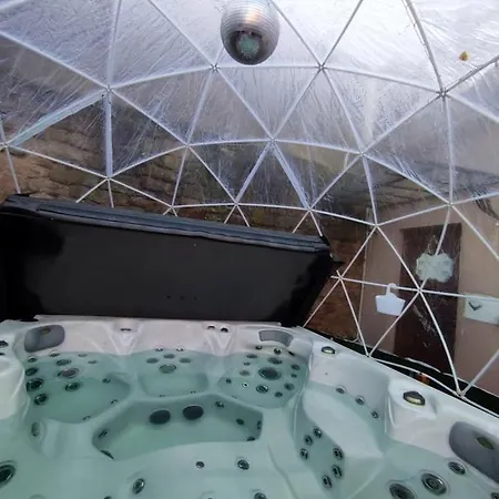 Casa de Férias Maison De Charme à Avec Piscine Privée Et Jardin