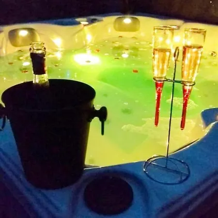 Maison De Charme à Avec Piscine Privée Et Jardin *