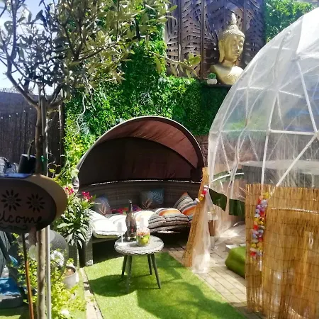 Maison De Charme à Avec Piscine Privée Et Jardin